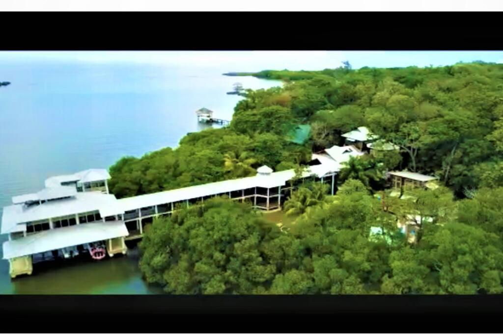 The Dock Resort Over Water Retreat Уест Енд Екстериор снимка