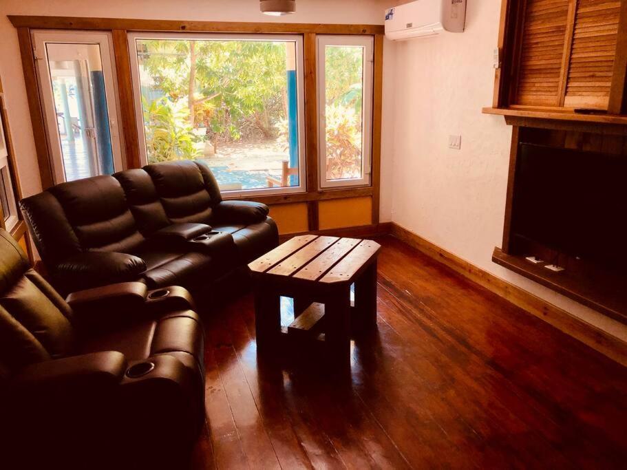 The Dock Resort Over Water Retreat Уест Енд Екстериор снимка